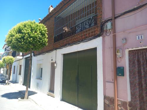 NOBLEJAS FINCA URBANA CON VIVIENDA