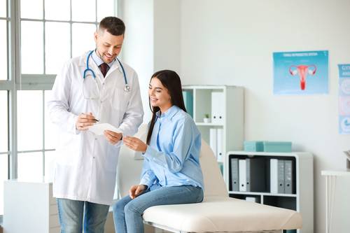 Aplicación del implante hormonal bioidéntico