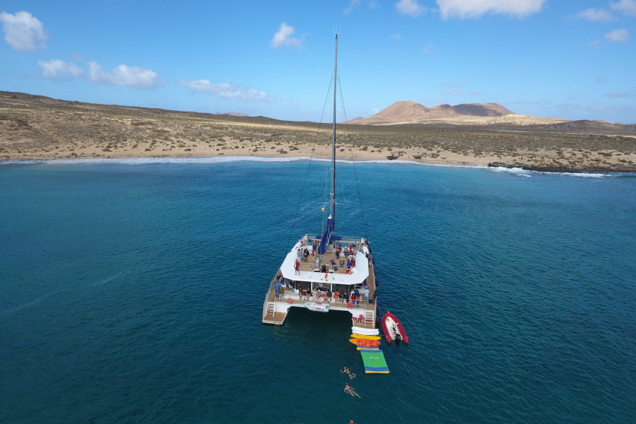 Intermediación turística en guagua y barco