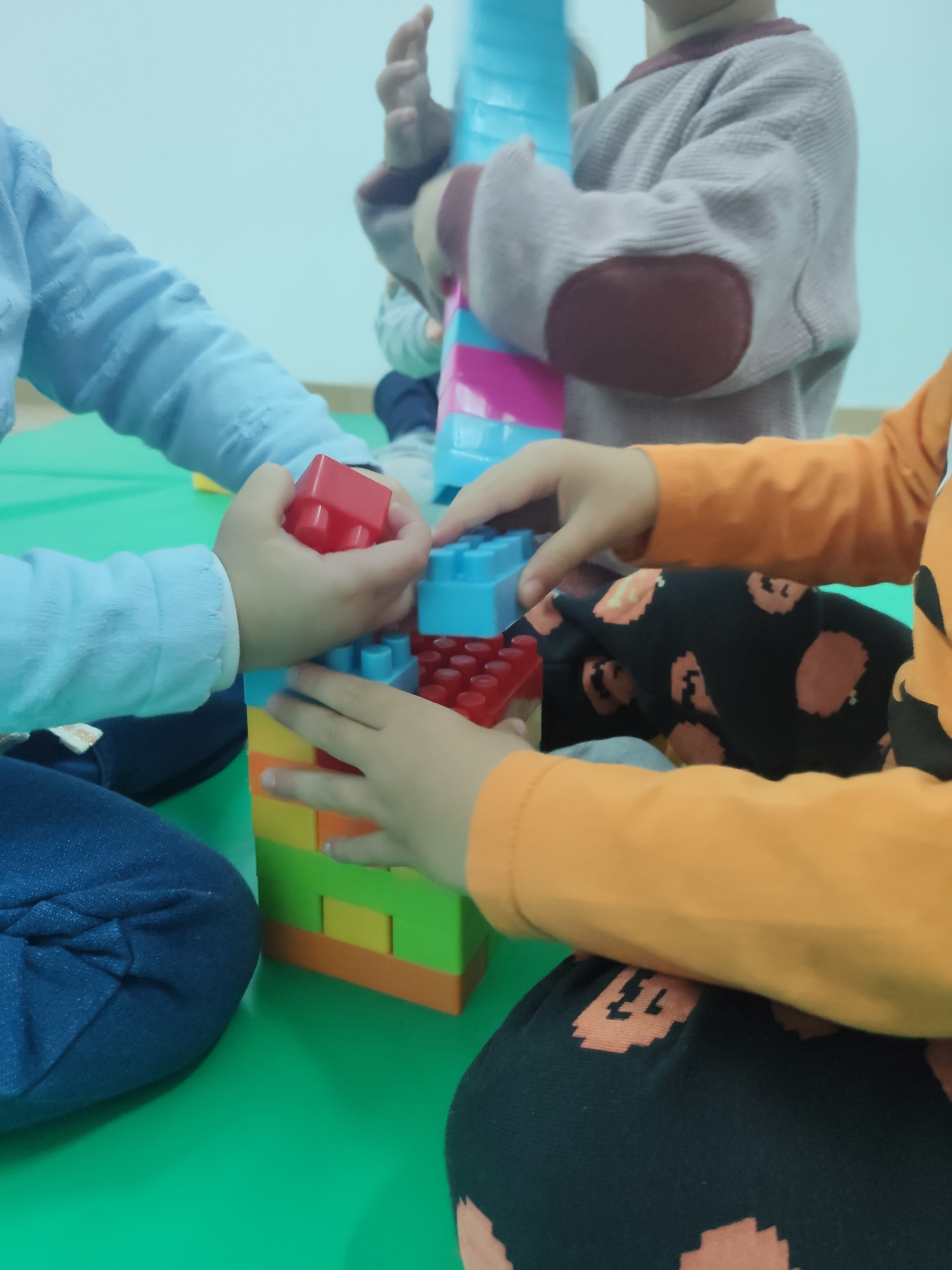 Sugerencias para jugar con bebés y niños pequeños.