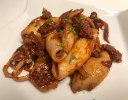 Calamarsons fregits amb sobrassada i mel
