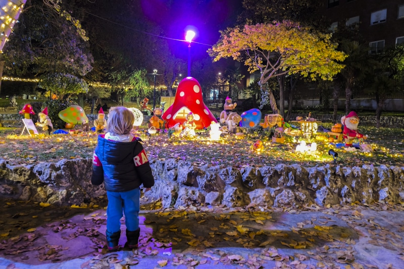 Luces, figuras y animales llenan de espíritu navideño el parque González Bueno de Arganda