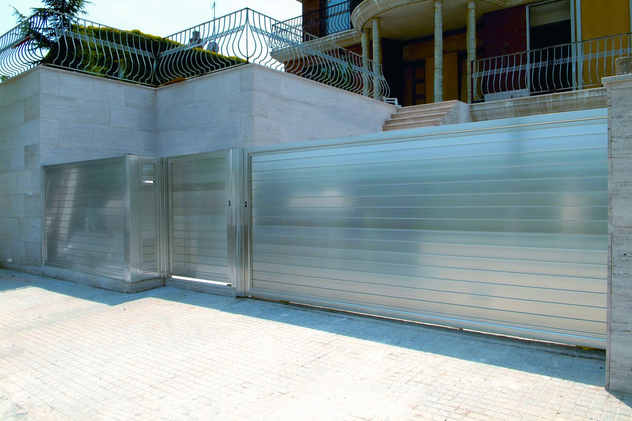 Puertas de Aluminio en Valencia y provincia/ Farem Puertas Automáticas