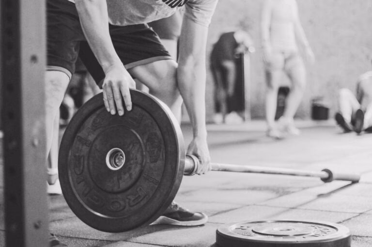 Spiermassa-opbouwen-met-krachttraining-bij-personal-training-studio-Daadkracht-768x509