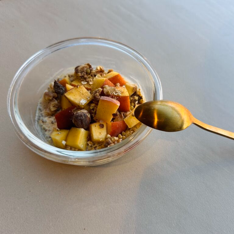 Overnight-oats-met-sinaasappel-cacao-nibs-768x768