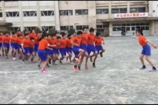 Dozens-of-students-pull-off-impressive-synchronized-jump-rope-routine Jump Rope Routine