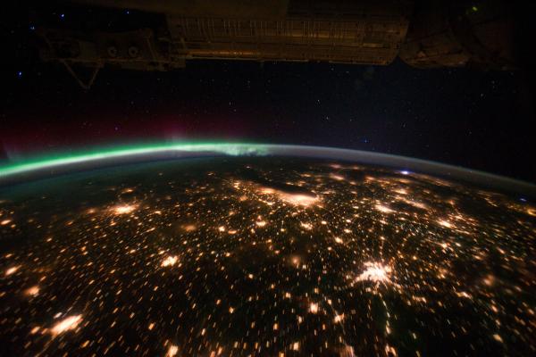 cosmic-ray-detector-finds-possible-crack-in-earths-magnetic-shield