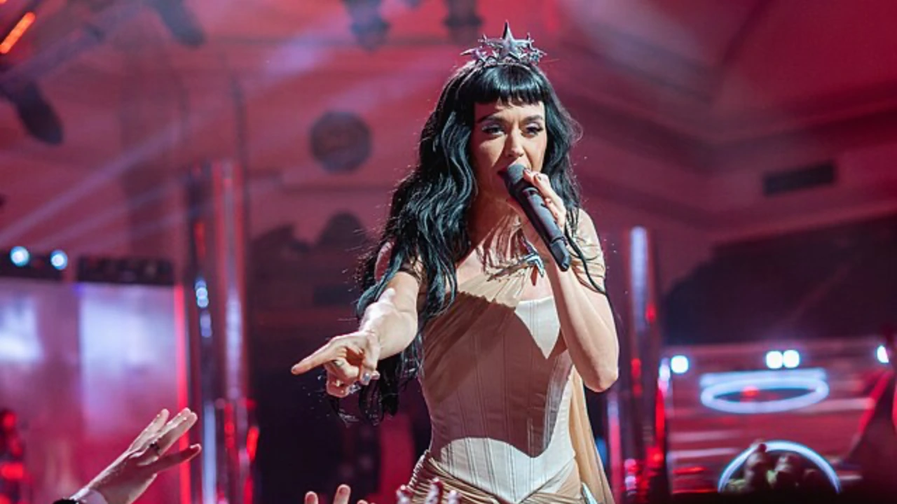 Katy Perry Wins $5M Judgment Against 85-Year-Old Veteran Over Dream Mansion – Internet Sides with the Vet