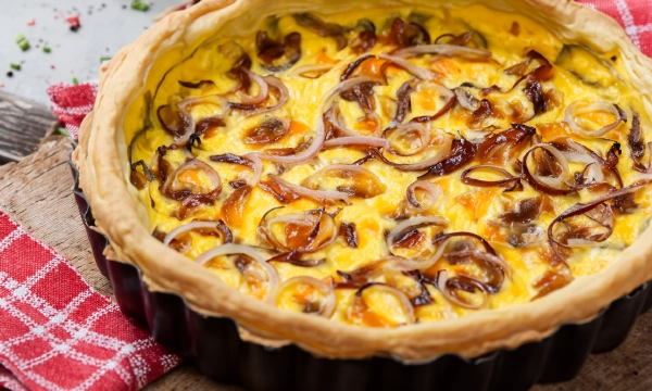 Smoked Cheddar and Caramelized Onion Quiche 