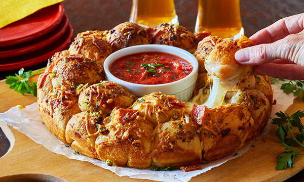 Cheesy Pepperoni Pull-Apart Bread