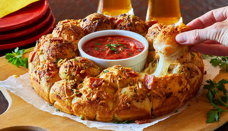 Cheesy Pepperoni Pull-Apart Bread