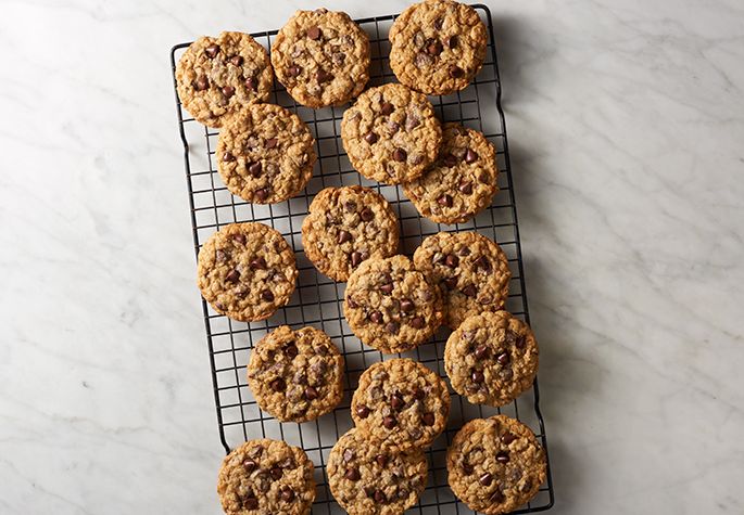 brown-butter-toasted-oatmeal-chocolate-chip-cookies.png