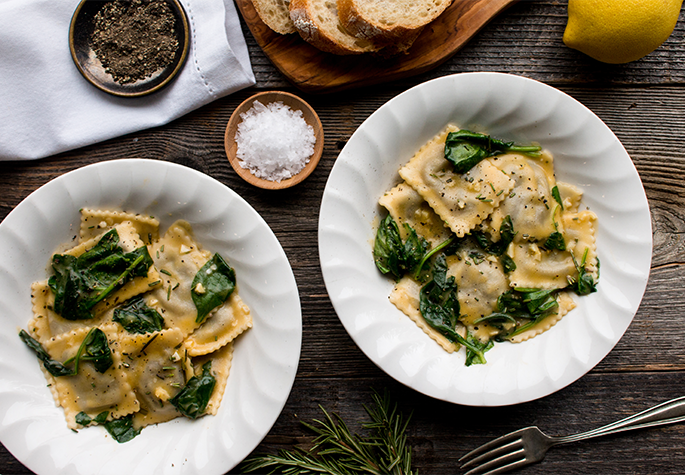 Creamy Garlic and Spinach Ravioli