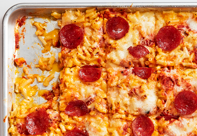 Sheet-Pan Mac and Cheese Pizza