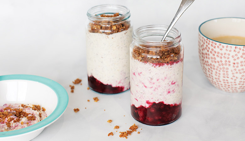 Berry Crumble Overnight Oats