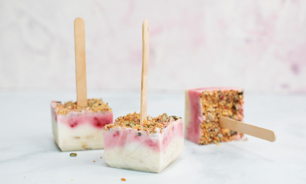 Strawberry and Granola Breakfast Pops