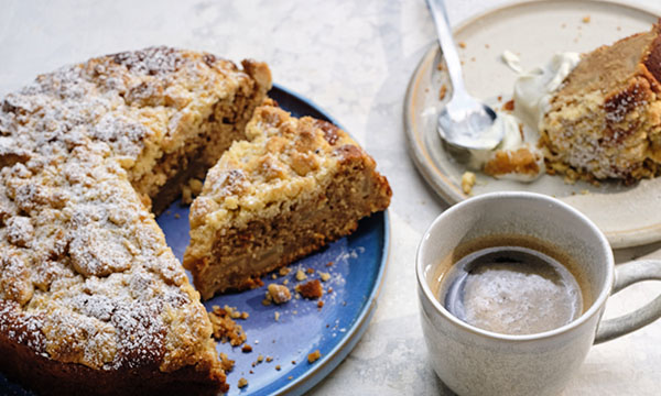 Irish Apple Crumble Cake