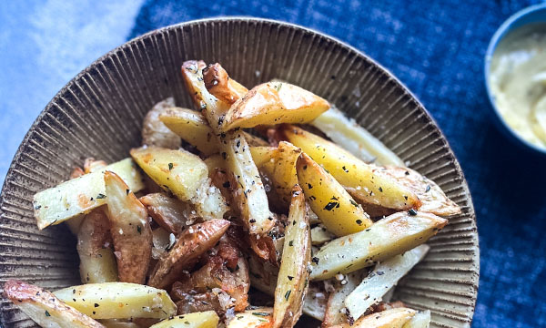 Air Fryer Chips with Parm Aioli 