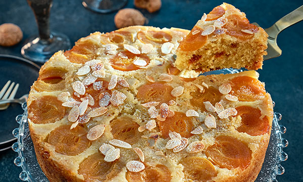 Apricot & Amaretti Sponge Cake