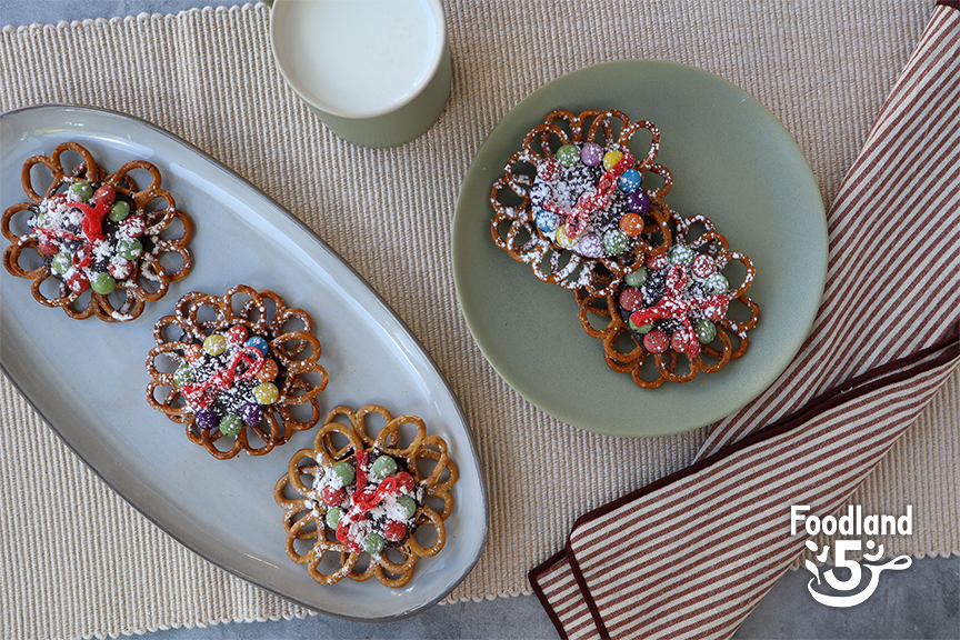 No-Bake Christmas Wreath Cookie