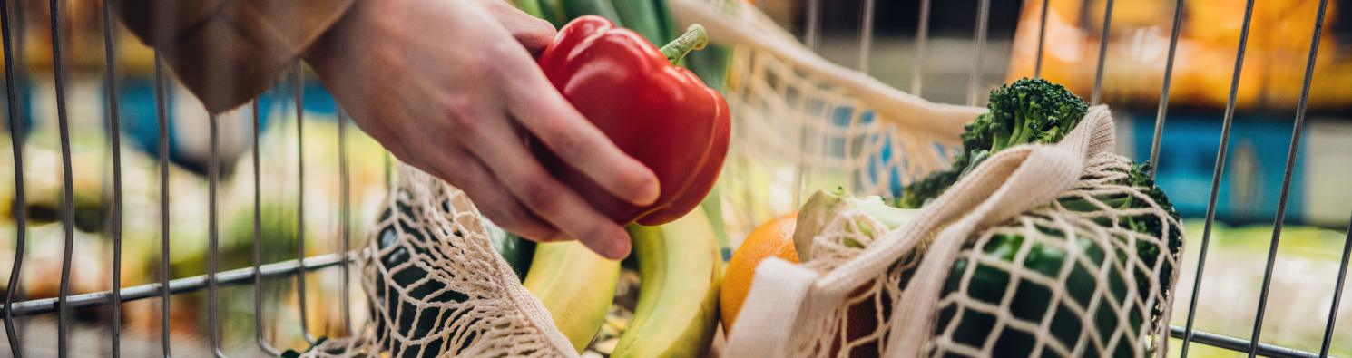 putting red pepper into shopping cart