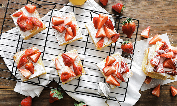Strawberry Lemonade Bars