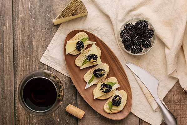 Recipe: Manchego Blackberry Crostini
