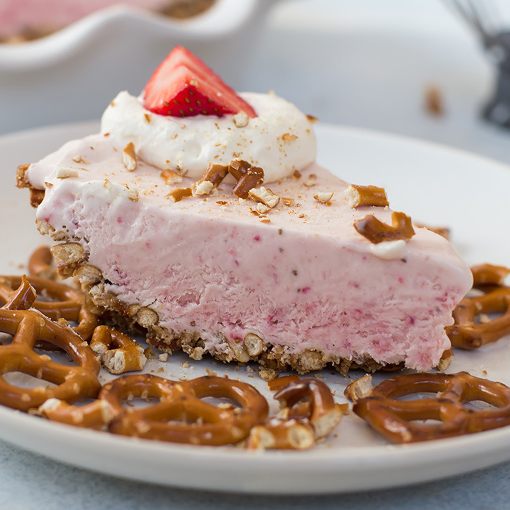 Recipe: Strawberry Pretzel Pie