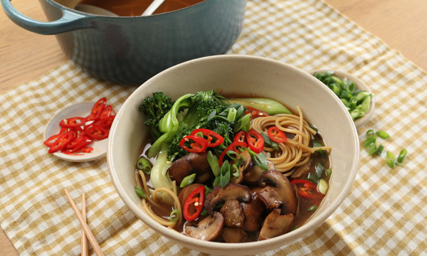 Chilli-Noodle-Ramen-Bowl-600x360