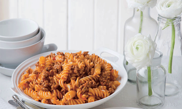 recipe-kidsquickbolognesesaucewithpasta-600x360.gif