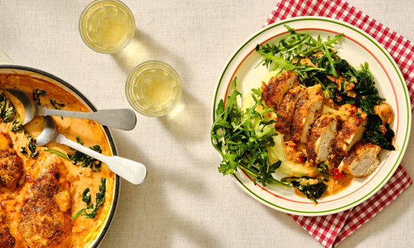 Chicken breasts mad with Italian spices, spinach and cream. Servered with green leaves