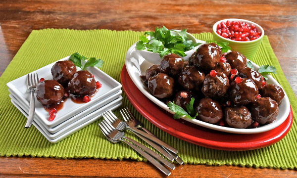 Cocktail Meatballs with Pomegranate Balsamic Glaze 