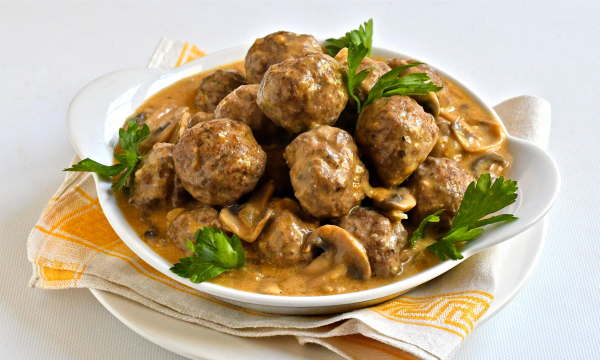 Meatballs in Creamy Mushroom Sauce