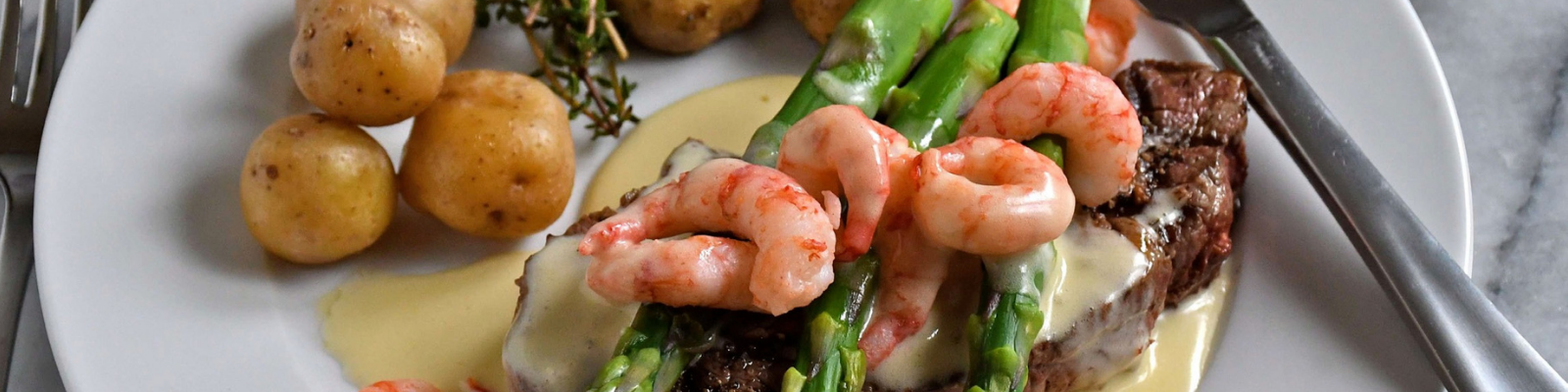 Tenderloin Steaks with Shrimp, Hollandaise and Asparagus 