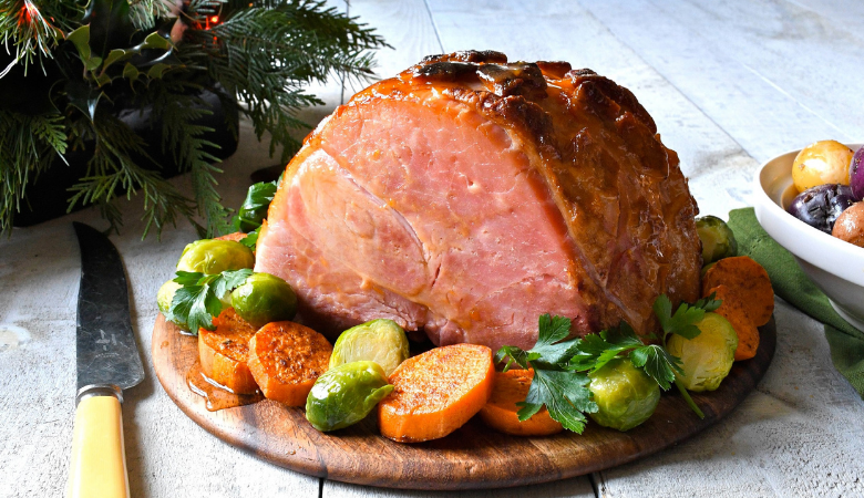 Baked Ham with Apricot Pineapple Glaze