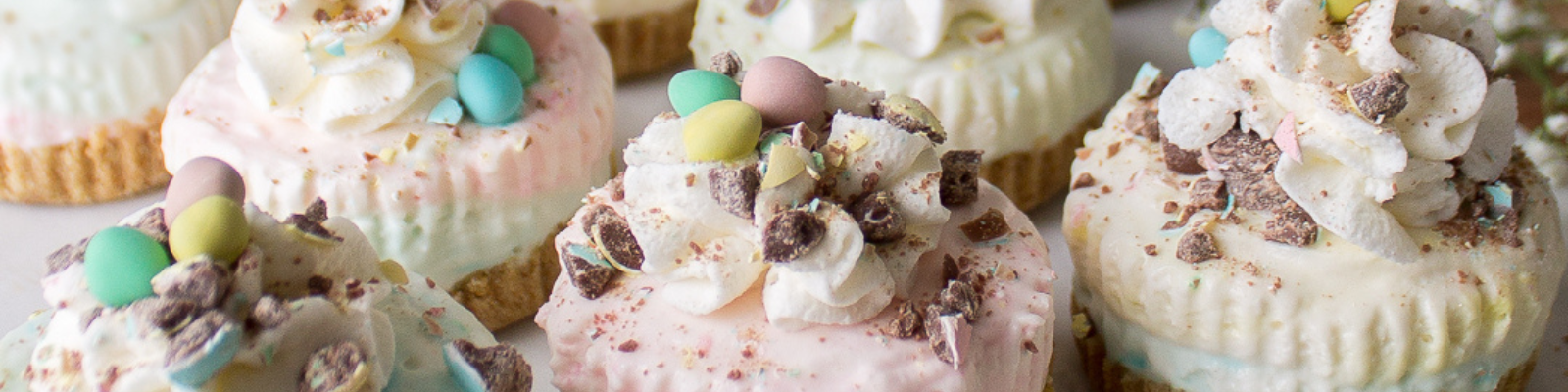 Easter No-Bake Mini Egg Cheesecakes