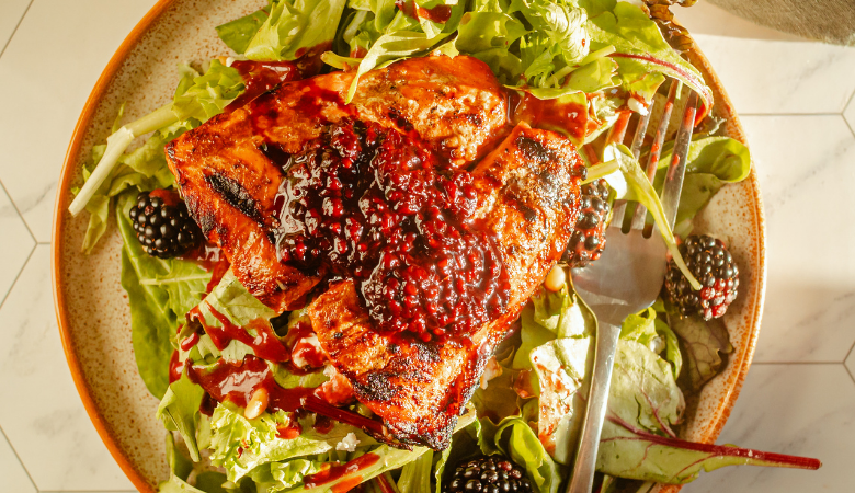 Grilled salmon with blackberry sauce