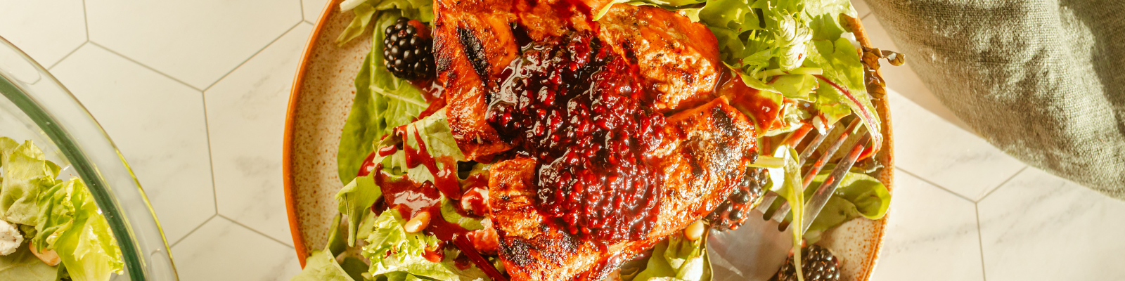 Grilled salmon with blackberry sauce