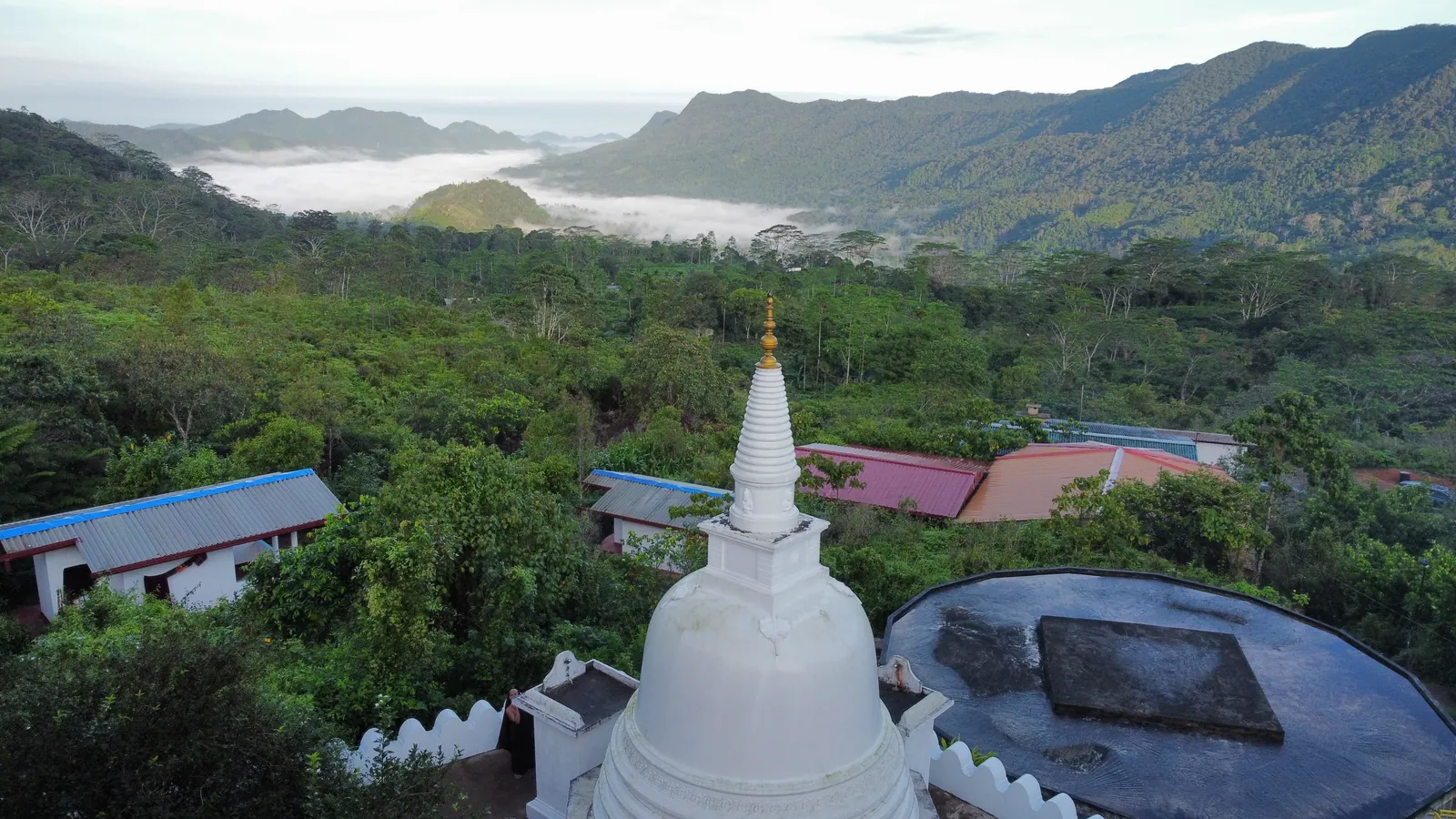 ආරණ්‍යය වටවූ කඳු පන්ති — ඡායාරූපය 7