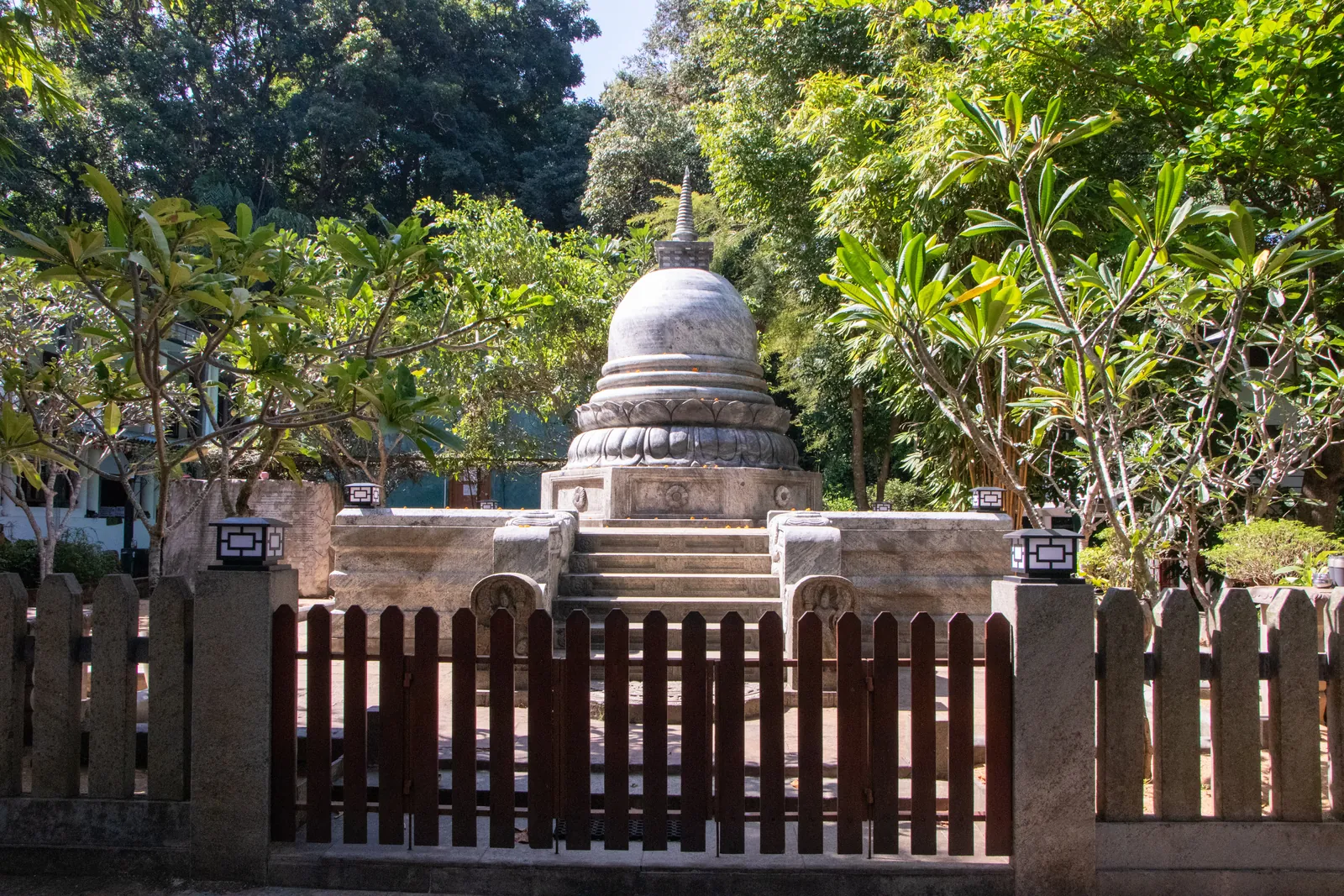 මැල්සිරිපුර, නා උයන ආරණ්‍ය සේනාසනයේදී — ඡායාරූපය 4