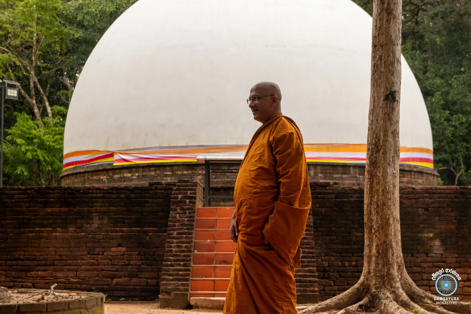 වවුනියාවේ සපුමල්ගස්කඩ පබ්බතාරාම රජ මහා විහාරයේදී. — ඡායාරූපය 10