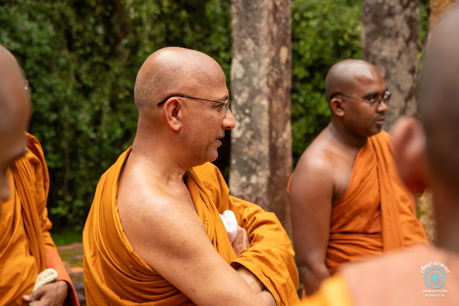 වවුනියාවේ සපුමල්ගස්කඩ පබ්බතාරාම රජ මහා විහාරයේදී. — ඡායාරූපය 17