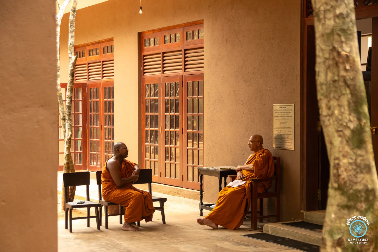 වවුනියාවේ සපුමල්ගස්කඩ පබ්බතාරාම රජ මහා විහාරයේදී. — ඡායාරූපය 4