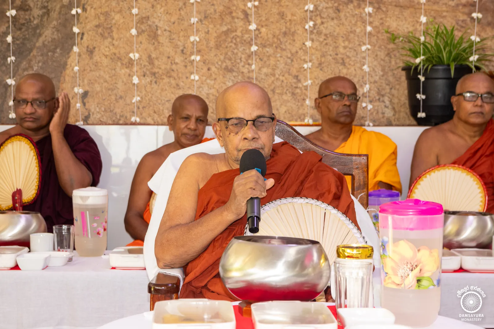"පූජා ච පූජනීයානං, ඒතං මංගලමුත්තමං" — ඡායාරූපය 18