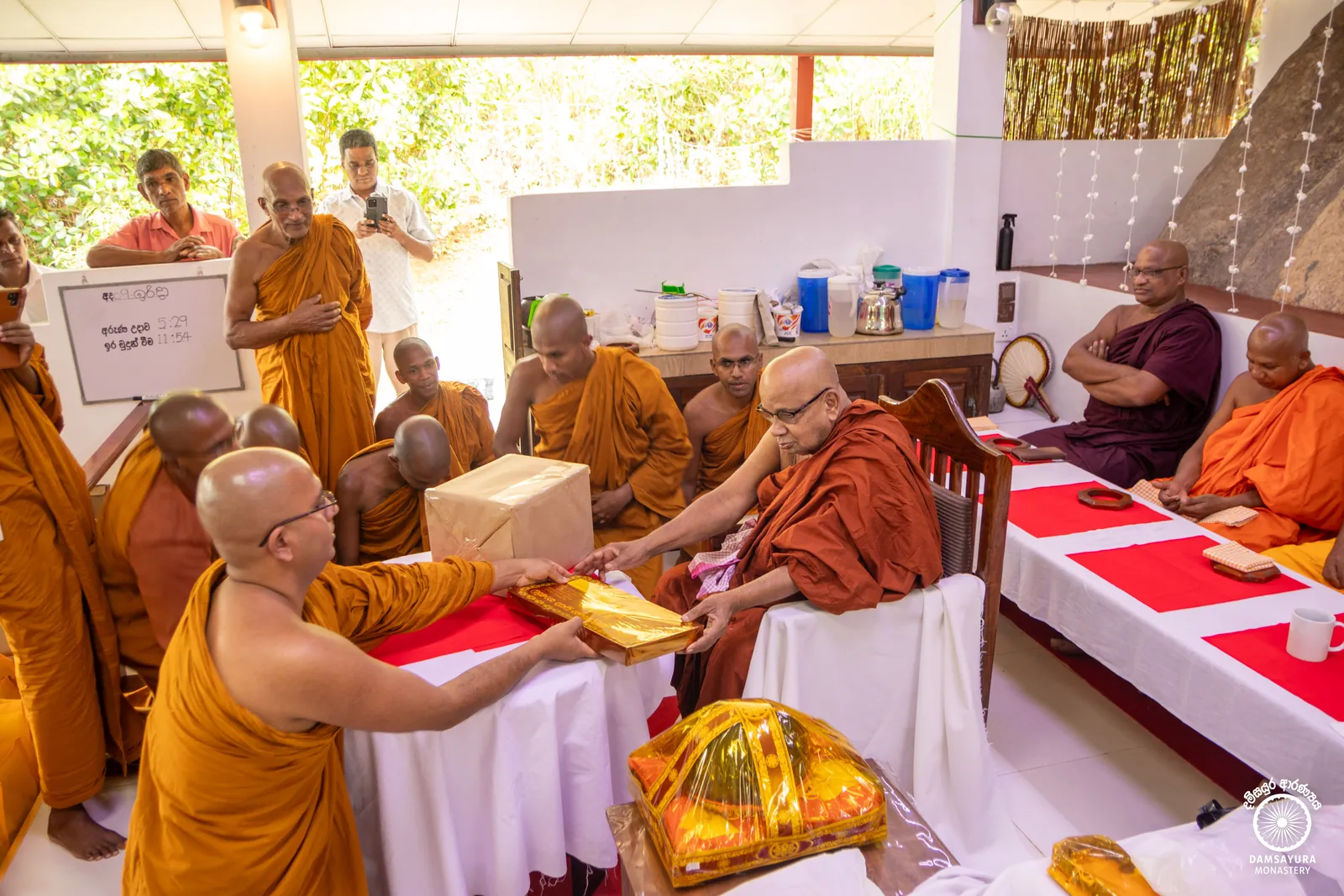 "පූජා ච පූජනීයානං, ඒතං මංගලමුත්තමං" — ඡායාරූපය 30