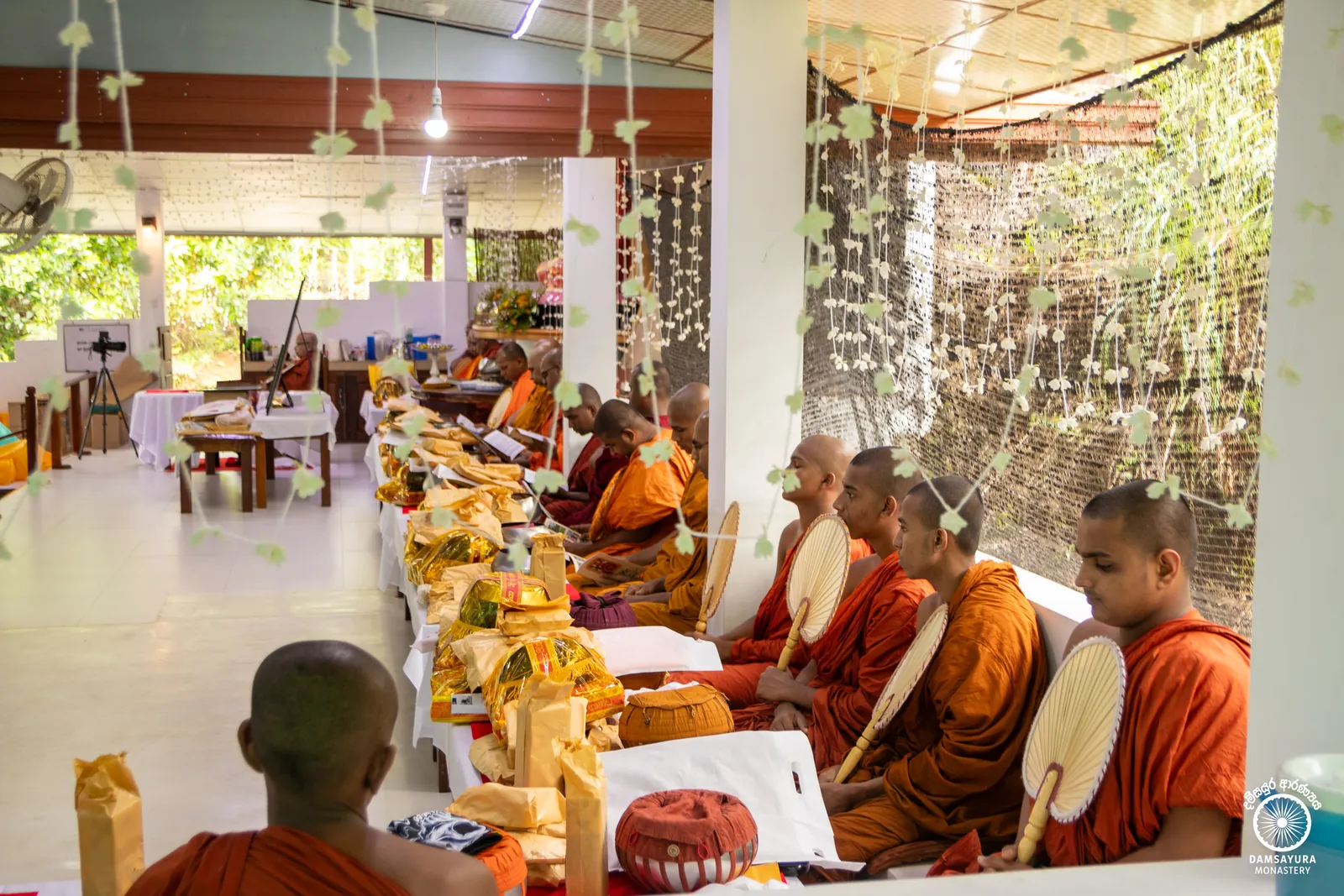 "පූජා ච පූජනීයානං, ඒතං මංගලමුත්තමං" — ඡායාරූපය 32