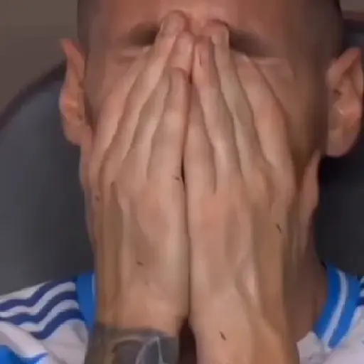 stickers_😕Messi_llorando😭_memes_😕_