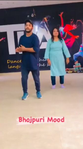 Ankho me Ankhe char 👀
.
#bhojpuri #réel #viral 
#song #dance