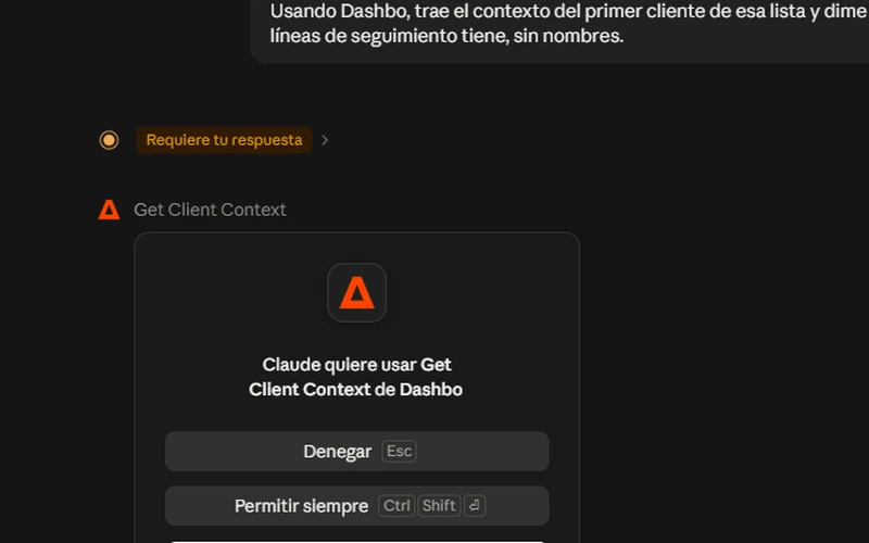 En el chat, Claude muestra Claude quiere usar Get Client Context de Dashbo con tres botones; clic en Permitir siempre y Claude responde