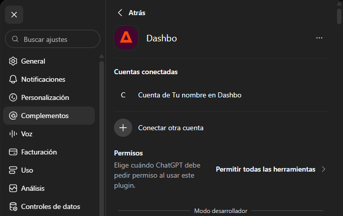 Ficha de la aplicación Dashbo en los Ajustes de ChatGPT, con la cuenta de Dashbo conectada y la sección Permisos
